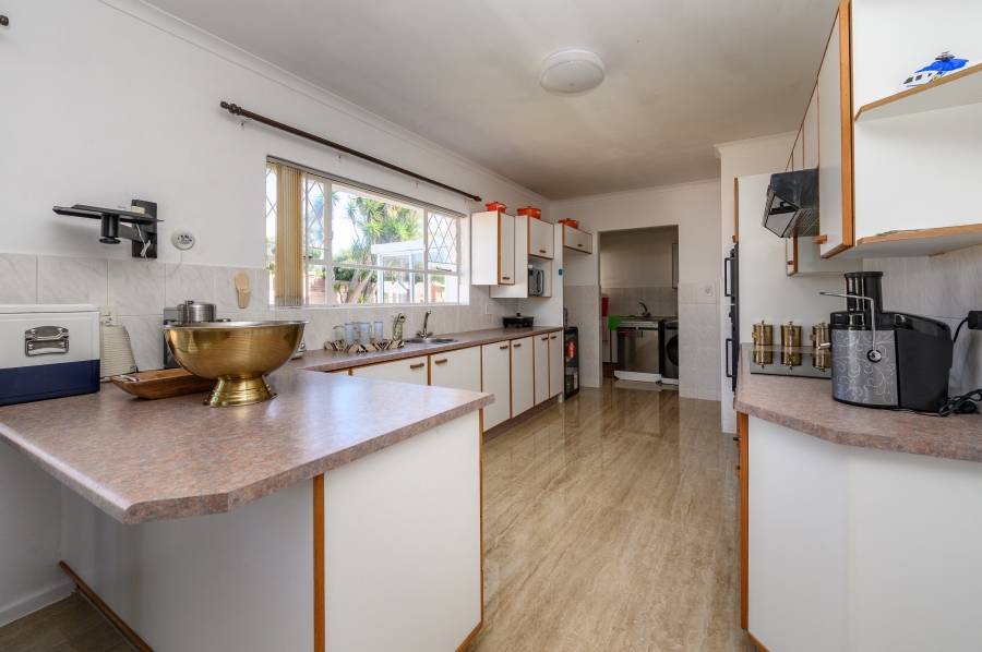 7 Bedroom Property for Sale in Summerstrand Eastern Cape